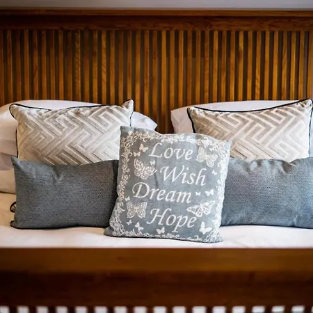 Beautiful Grade 2 Listed Building- Single Dwelling Ferienhaus *