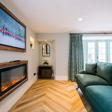 Beautiful Grade 2 Listed Building- Single Dwelling * Bowness-on-Windermere