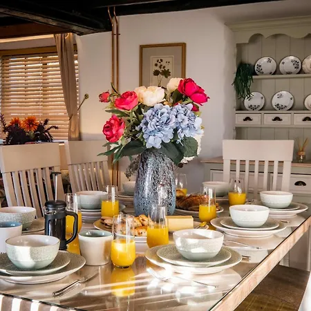 Beautiful Grade 2 Listed Building- Single Dwelling 보우네스온윈더미어