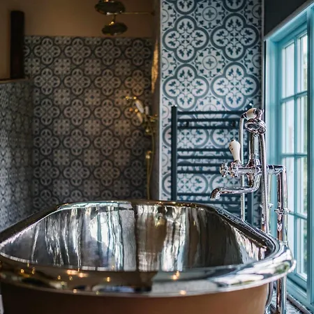 Beautiful Grade 2 Listed Building- Single Dwelling * 보우네스온윈더미어