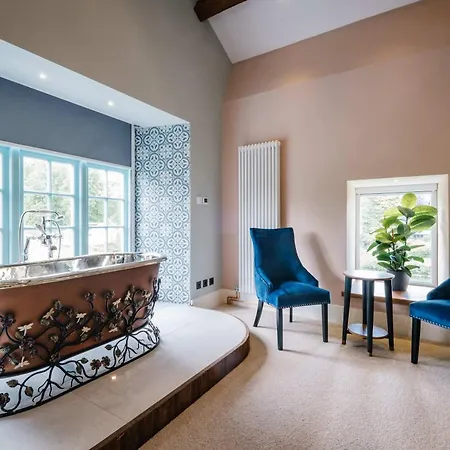 Beautiful Grade 2 Listed Building- Single Dwelling * 보우네스온윈더미어