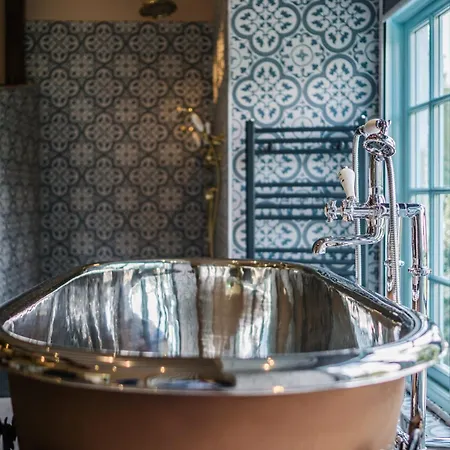 Beautiful Grade 2 Listed Building- Single Dwelling * 보우네스온윈더미어