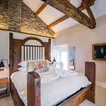 Beautiful Grade 2 Listed Building- Single Dwelling Feriehus Bowness-on-Windermere