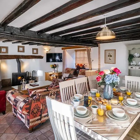 Beautiful Grade 2 Listed Building- Single Dwelling Feriehus